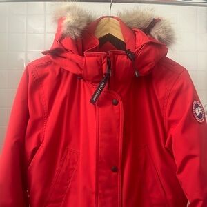 Beautiful red Canada Goose 🇨🇦 winter coat with fur trimmed hood!